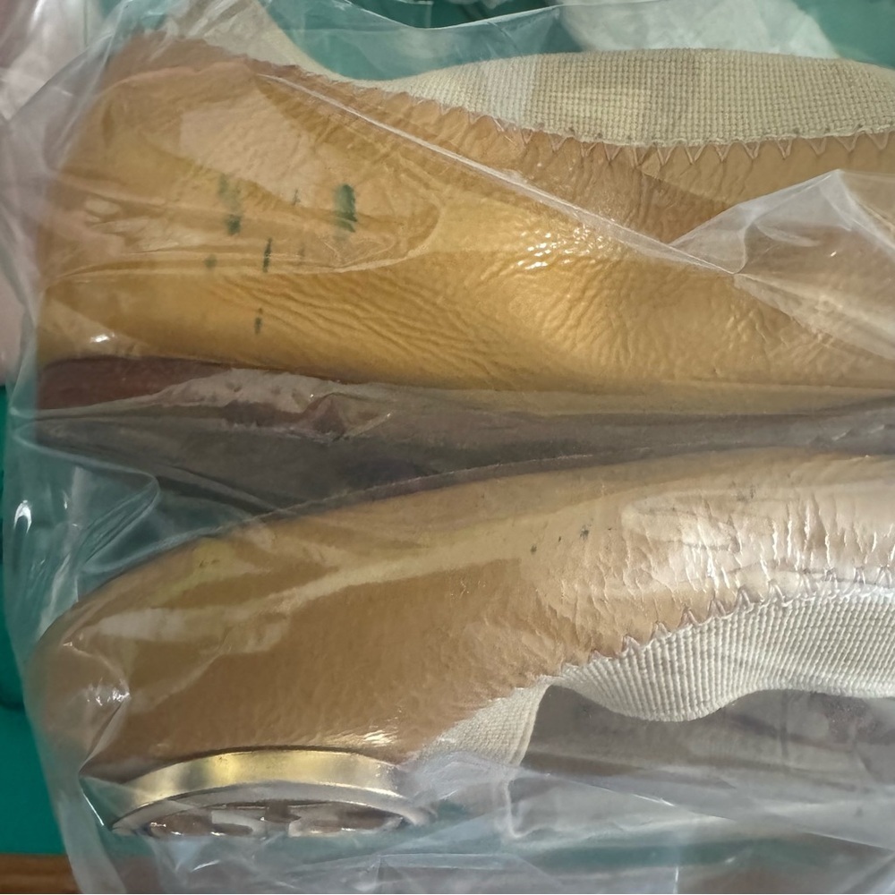Tory Burch Caroline Size 6M Beige Elastic and Leather Ballet Flats - Picture 11 of 11